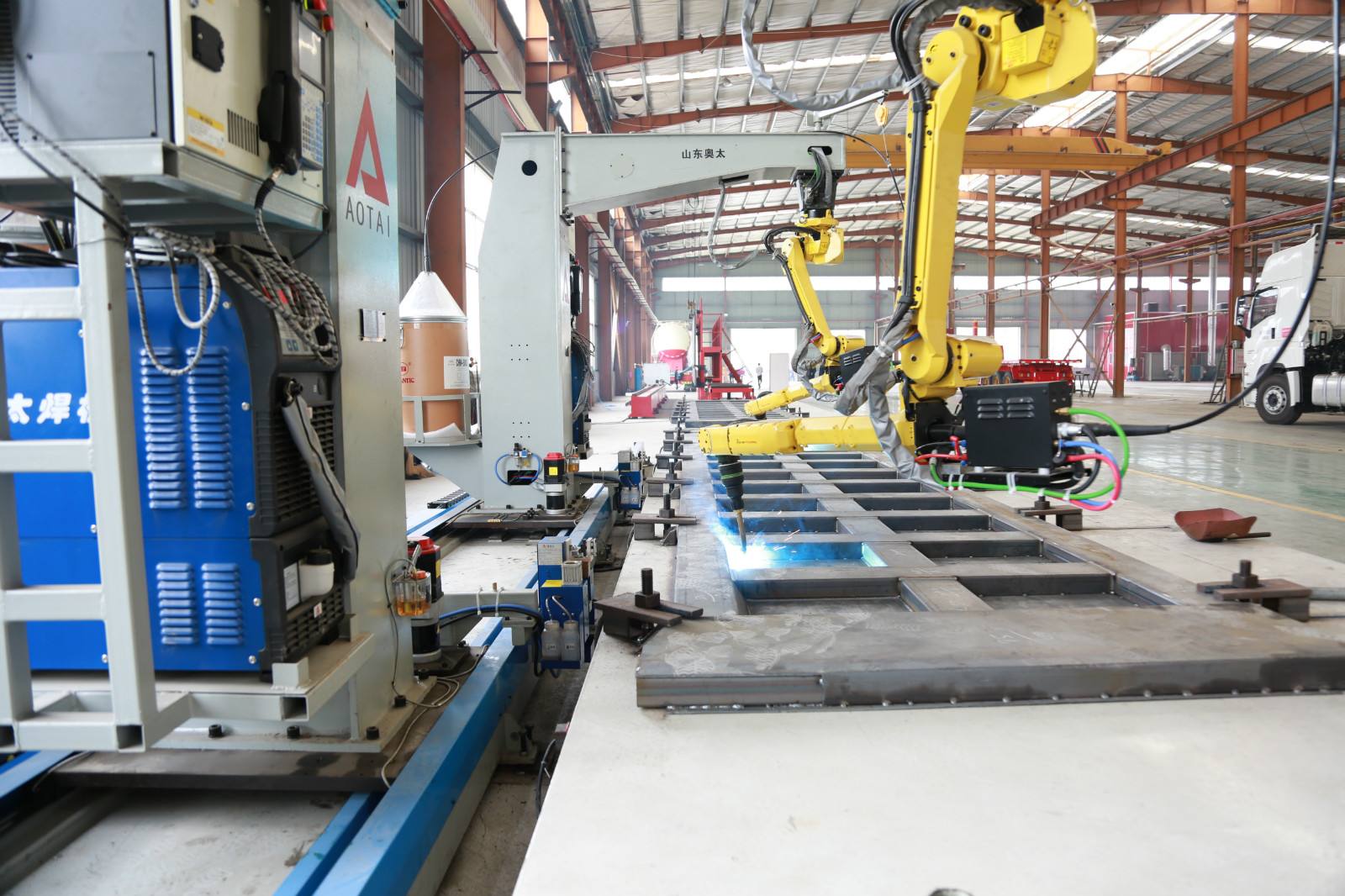 Automatic welding of slats