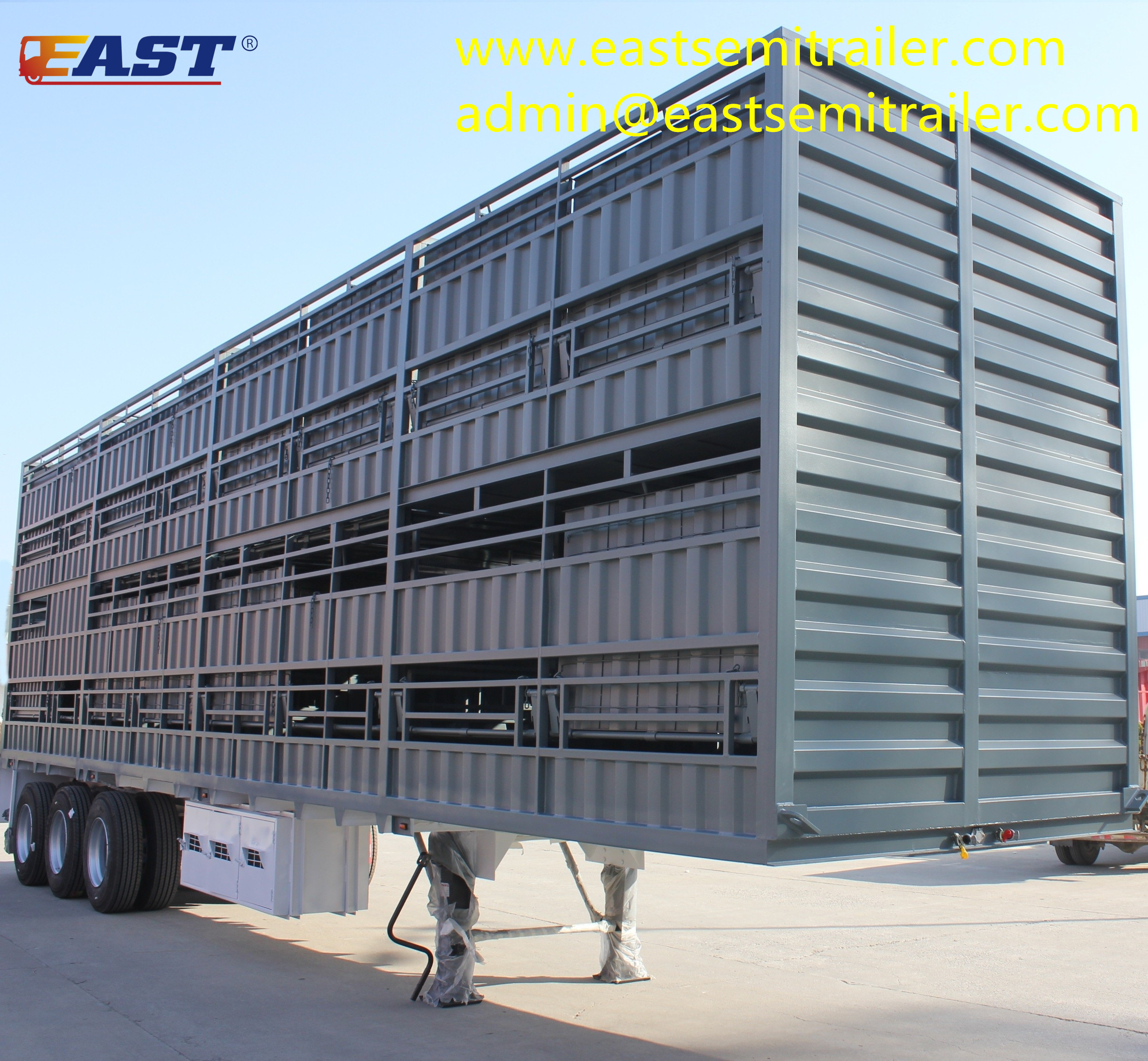 Livestock semi-trailer for transporting cattle and sheep